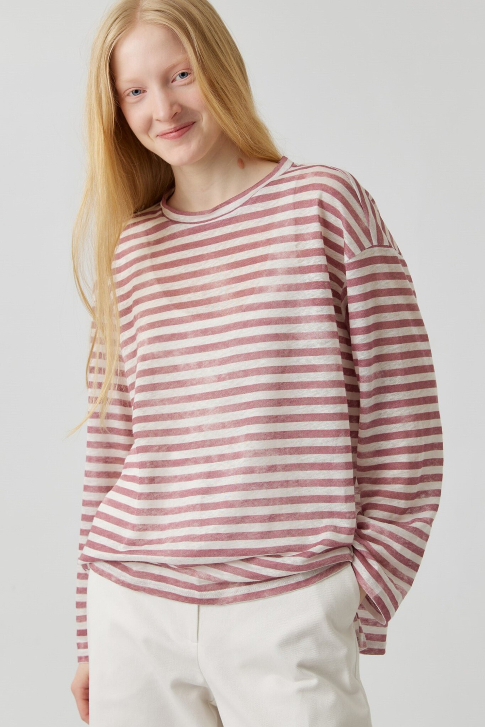 Топ с разрезами в розовую полоску из льна