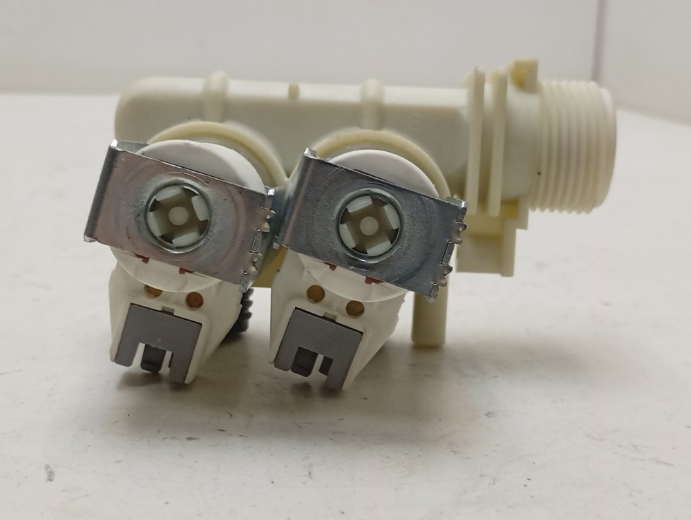 WISL103 кт63 Клапан подачи воды для стиральной машины Indesit 33506 б/у