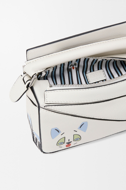 Loewe Мини-сумка Puzzle Futurist Cat из классической телячьей кожи, экрю