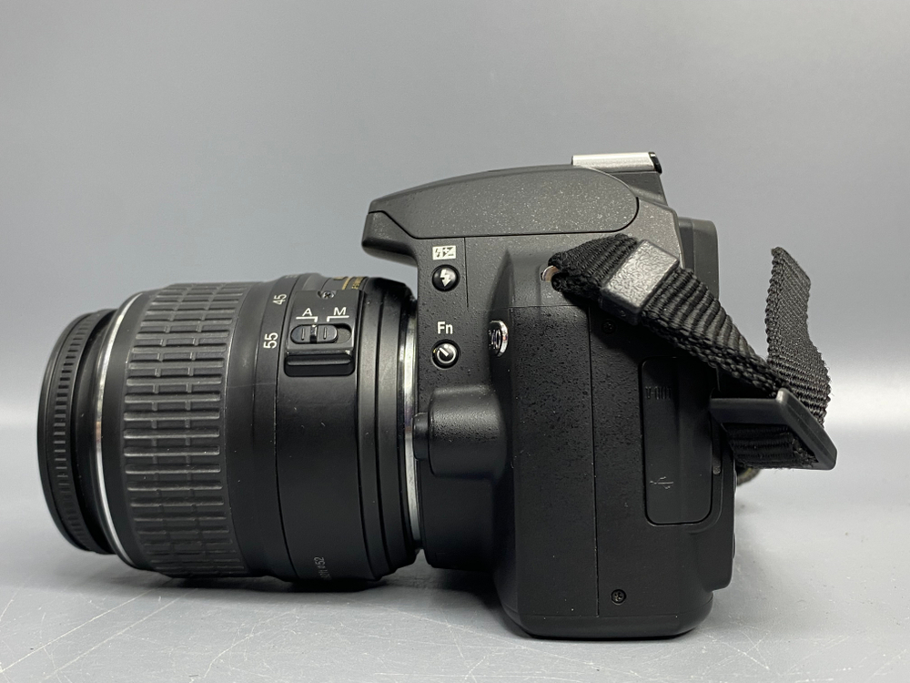Nikon D40 kit 18-55mm 3.5-5.6G II ED 10.000 кадров