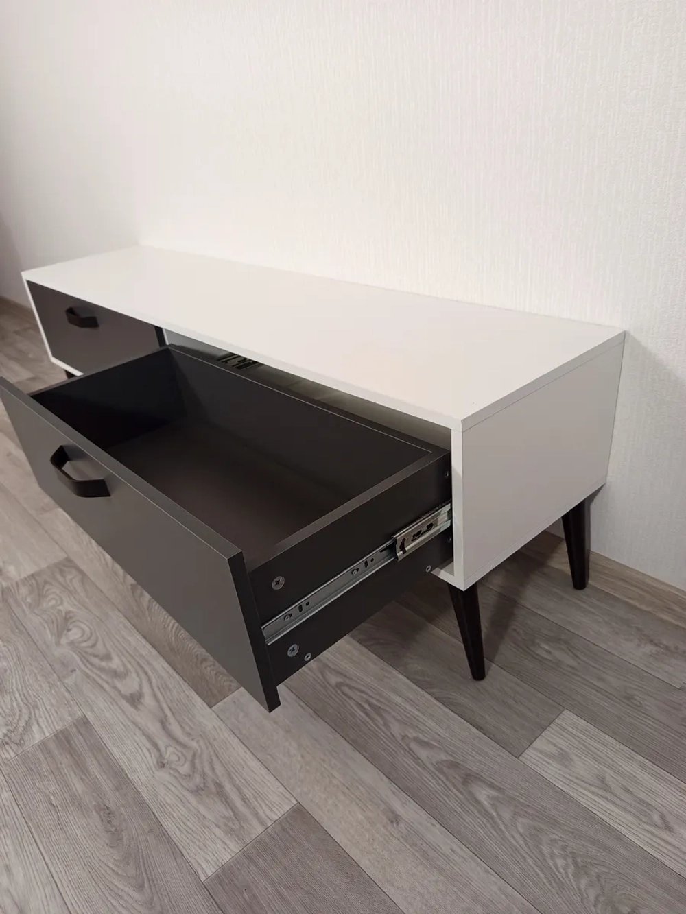 Тумба под телевизор "Венеция" с ящиками