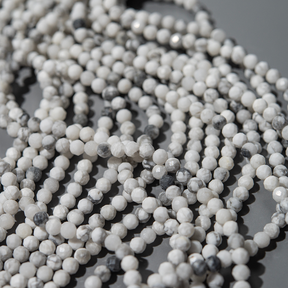 Магнезит натуральный, 3,5мм, шар, микроогранка