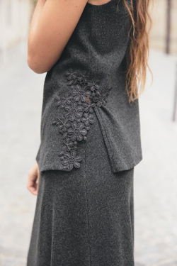 ZARA ТОП В РУБЧИК ИЗ МЯГКОЙ ТКАНИ С ДЕКОРАТИВНЫМИ ДЕТАЛЯМИ, СЕРЫЙ С МЕЛАНЖЕВЫМ ЭФФЕКТОМ