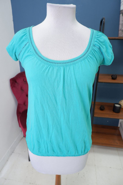 Футболка Low Look красивого цвета 40 размер