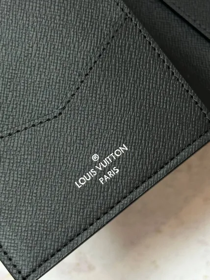 Обложка для паспорта Louis Vuitton Monogram Eclipse