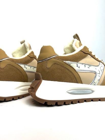 Кроссовки женские