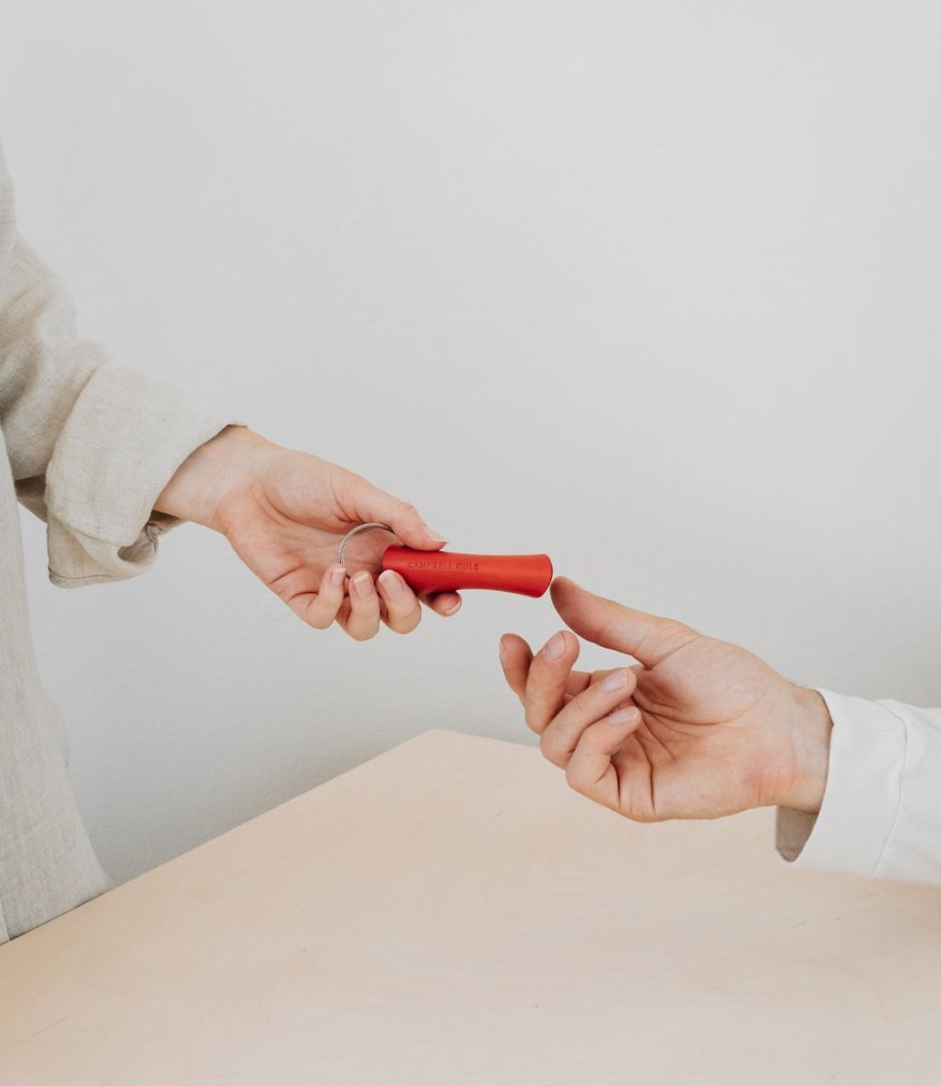 Campbell Cole Simple Key Wrap Chilli Red — ключница из кожи