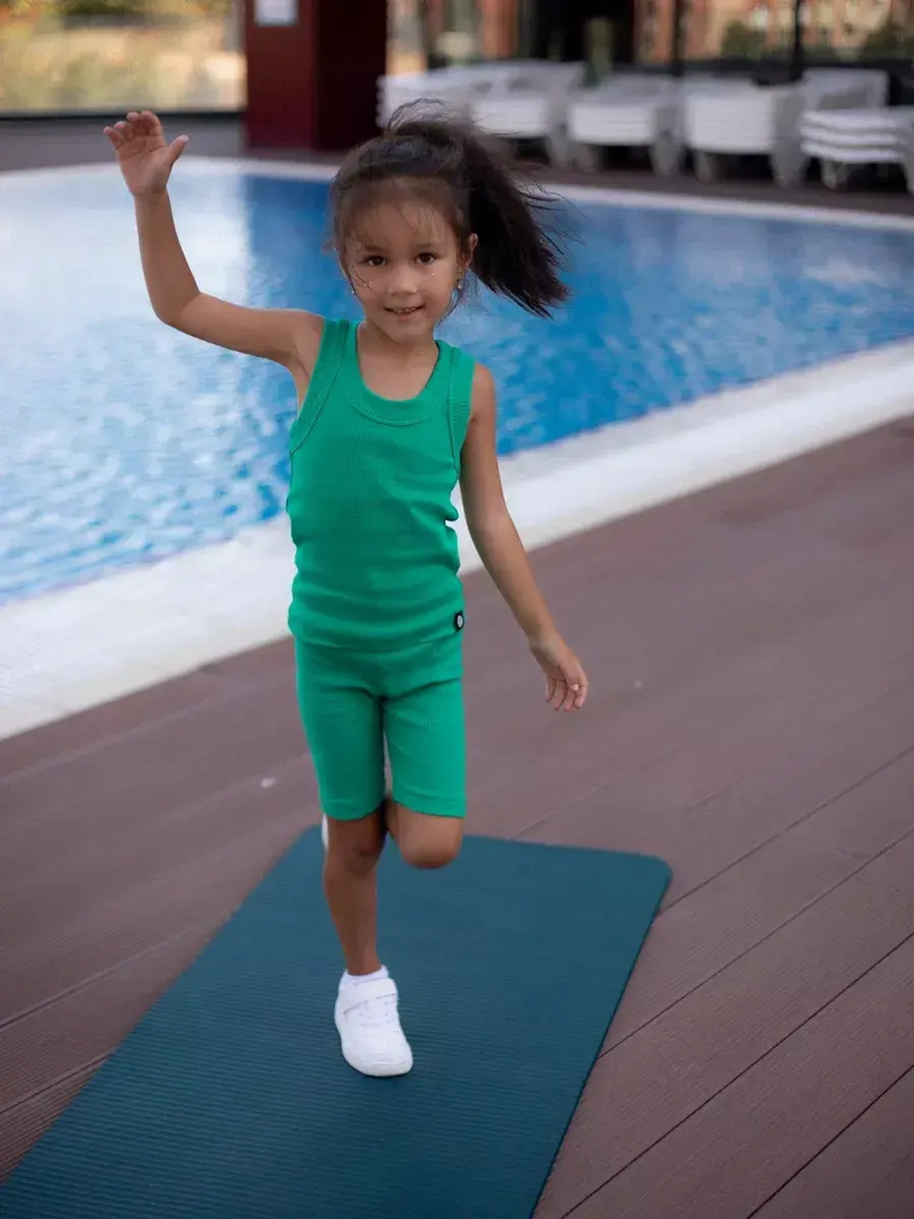 Спортивный костюм для девочки в сад