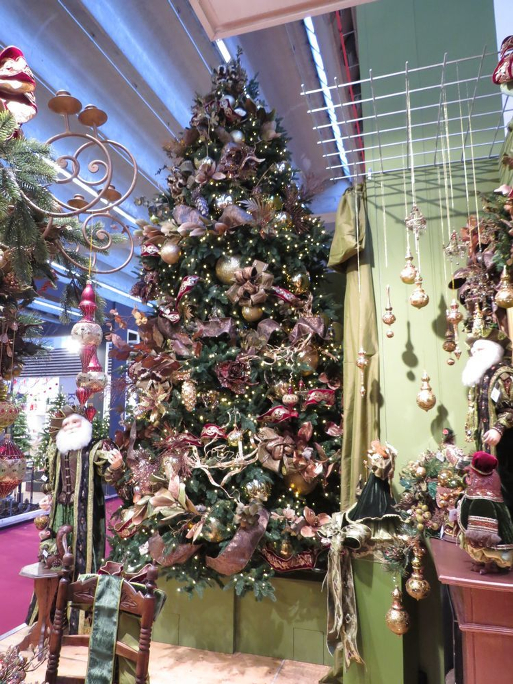 Ель Нормандия 260см 688 ламп темно-зеленая Triumph Tree