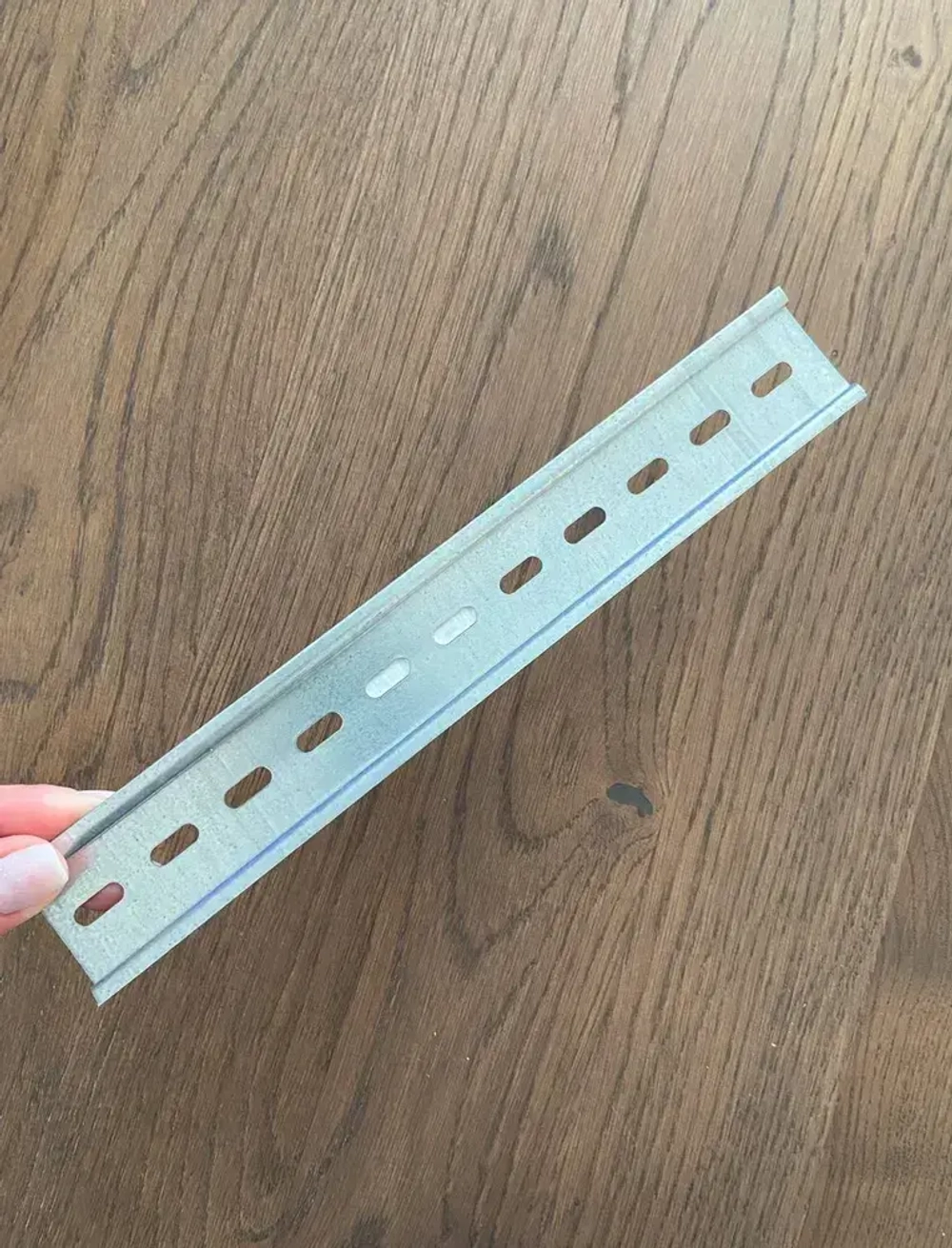 DIN-рейка . монтажная Дин рейка L-225 мм. цинк ,перфорированная