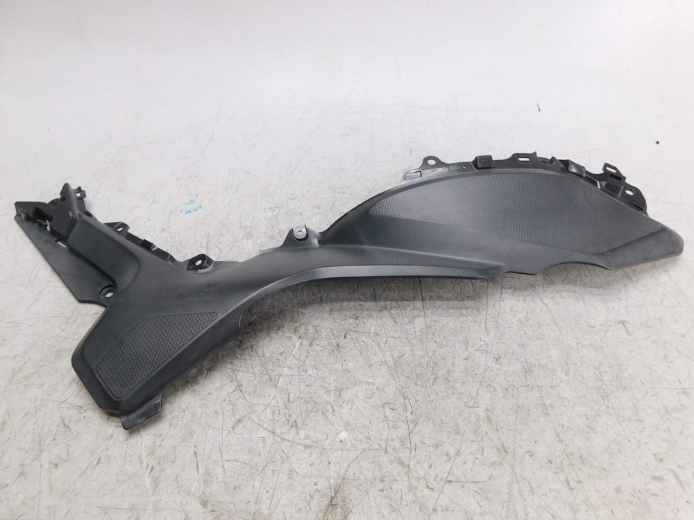 Пластик боковой правый Honda NC750S 83601-MGS-D100