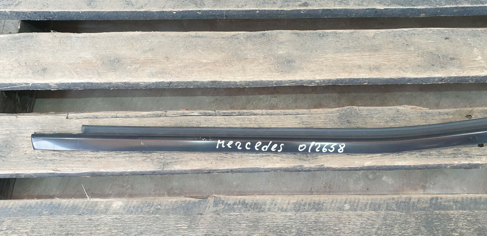 Молдинг задней левой форточки GL GLS (X166) Б/У Оригинал A1666904300