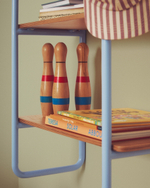 Стеллаж из ясеневого шпона цвета Tinn с синей металлической конструкцией, 70 x 60