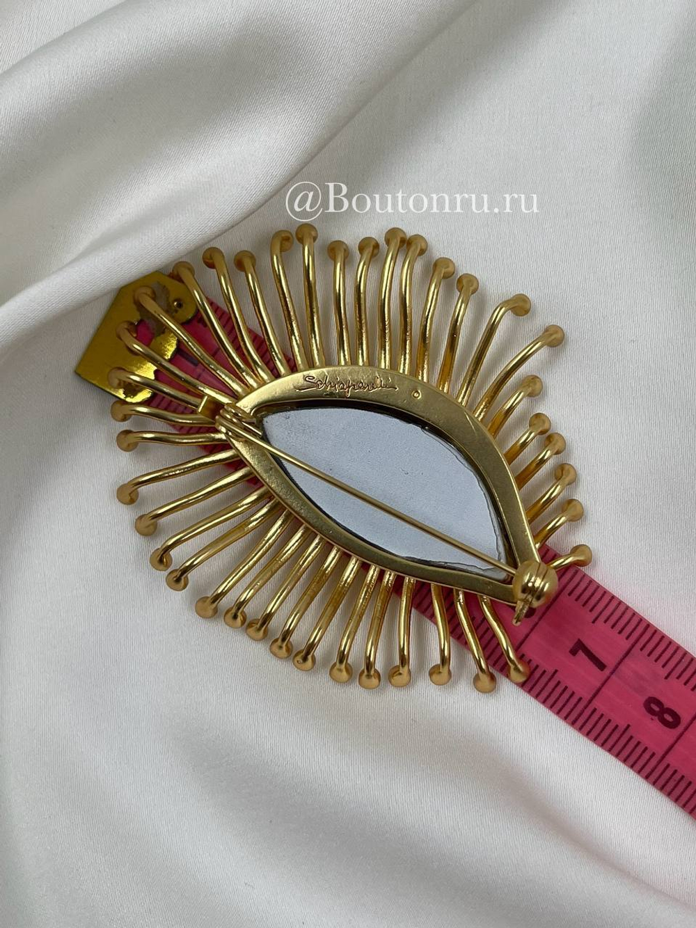 Брошь Скиап. "Глаз" золотистая с длинными ресницами