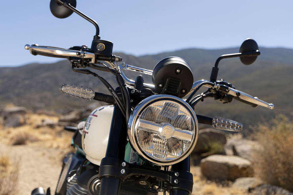 Royal Enfield Bear 650 Two Four Nine (Premium)