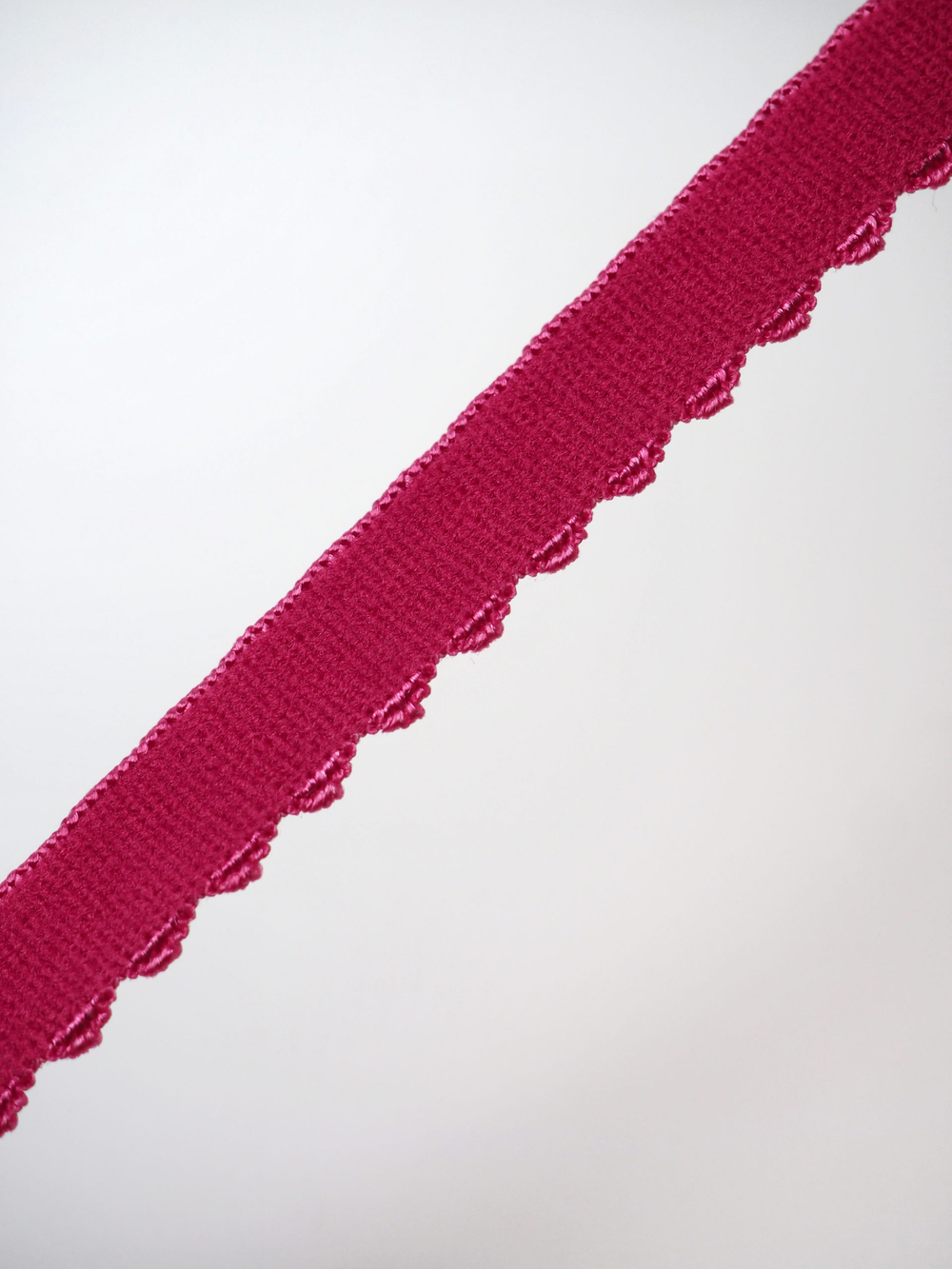 Резинка отделочная малиновая фуксия ажурная ширина 12 мм с учетом фестона