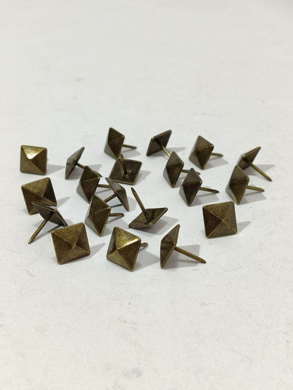 Декоративные гвоздики для мебели шл10х10мм-дл.гв.13мм/20шт