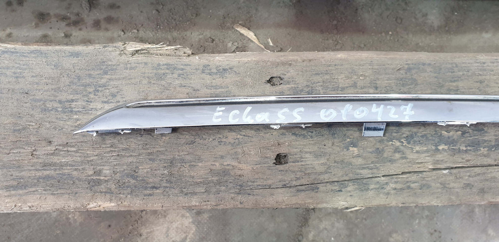 Молдинг решетки радиатора Mercedes E (W213) 16-20 Б/У Оригинал A2138880373