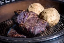 Керамический угольный гриль Monolith One.66, 52 см, чёрный, с ножками и столиками