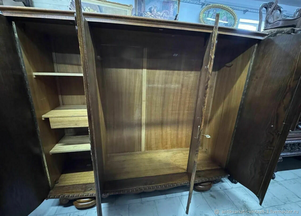 Шкаф распашной четырёхстворчатый