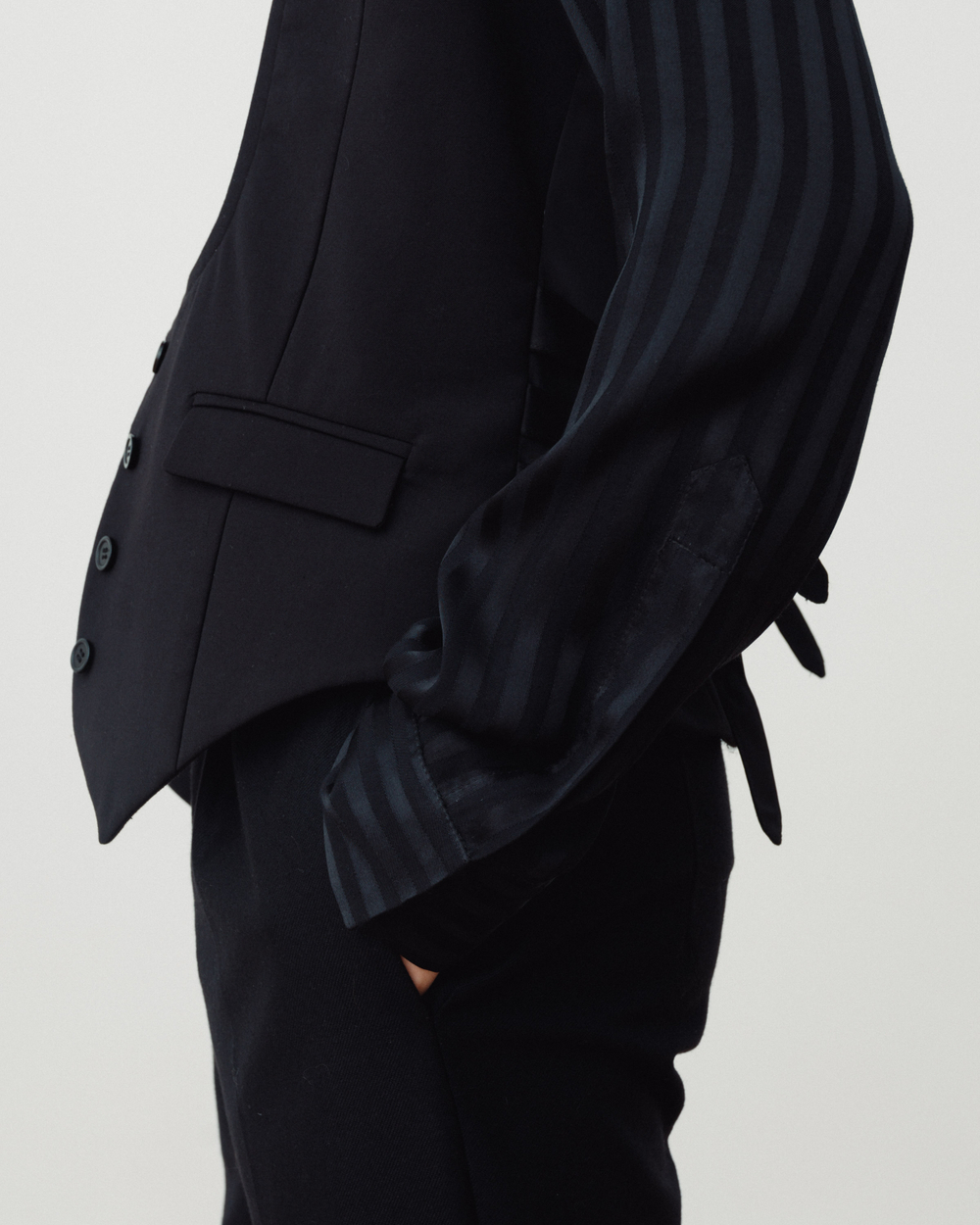 “Opera” multi-belts vest