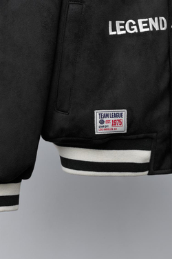 ZARA БОМБЕР ИЗ ИСКУССТВЕННОЙ ЗАМШИ С ВЫШИТЫМ ТЕКСТОМ, ЧЕРНЫЙ