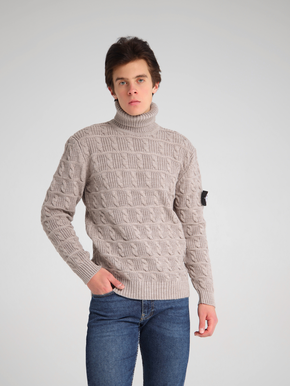 Свитер с патчем Город Горький серый бежевый