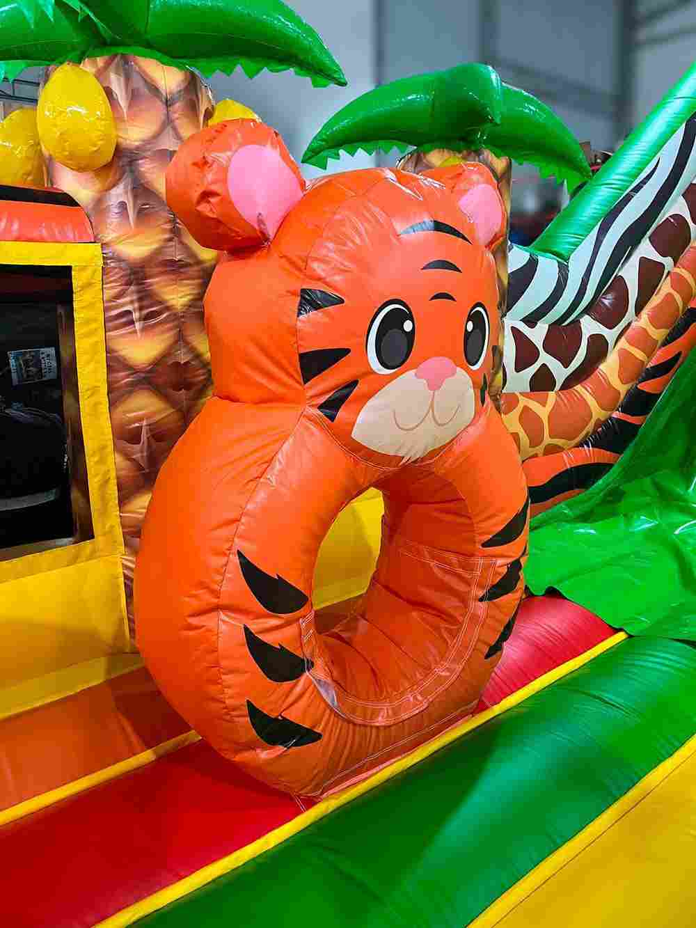 Коммерческий надувной батут «Сафари Ультра 2», 12*6*7 м.