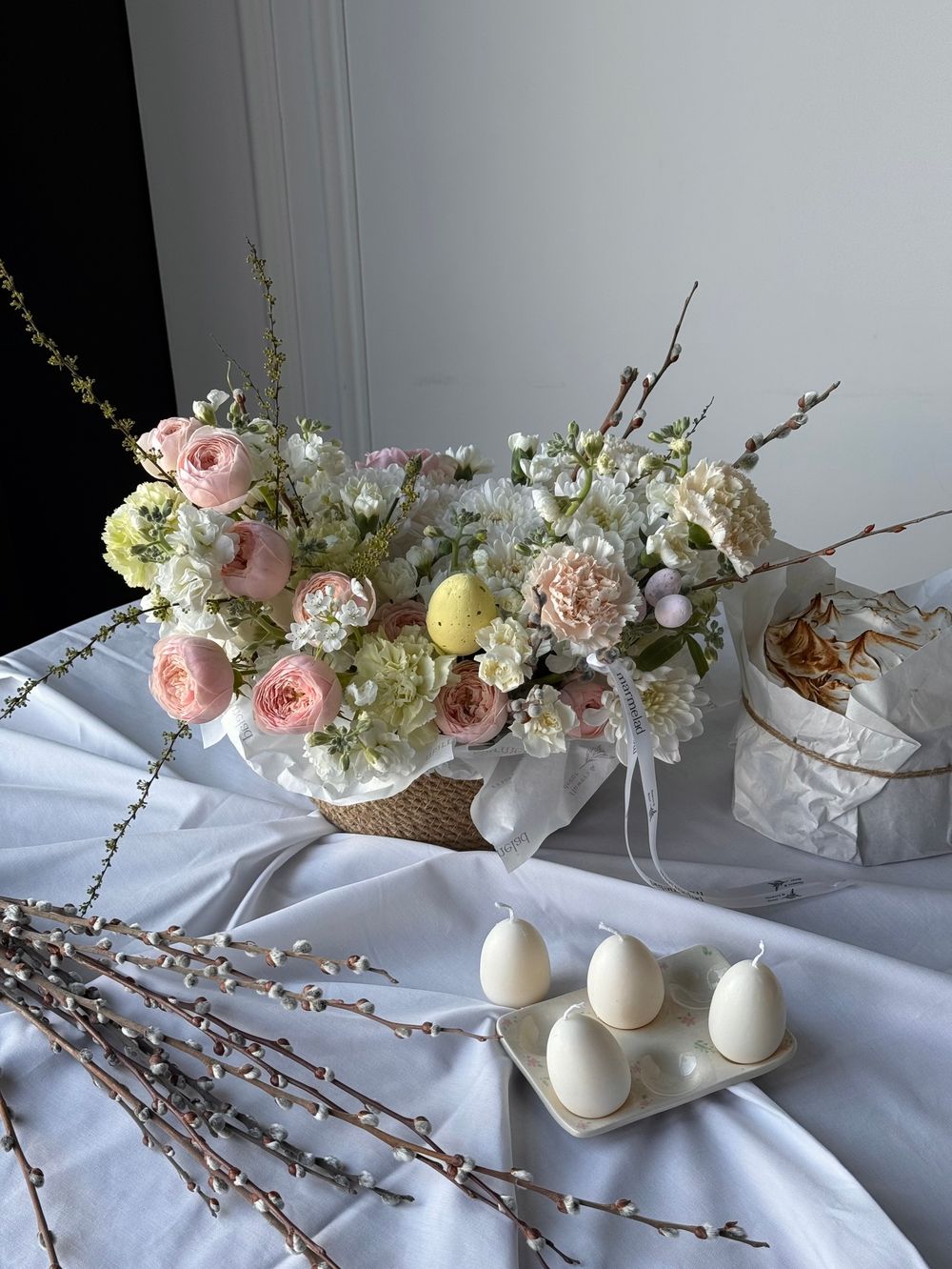 Композиция в плетеной корзине-размер L