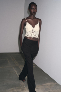 ZARA УКОРОЧЕННЫЙ ТОП С ВЫШИВКОЙ, ЭКРЮ