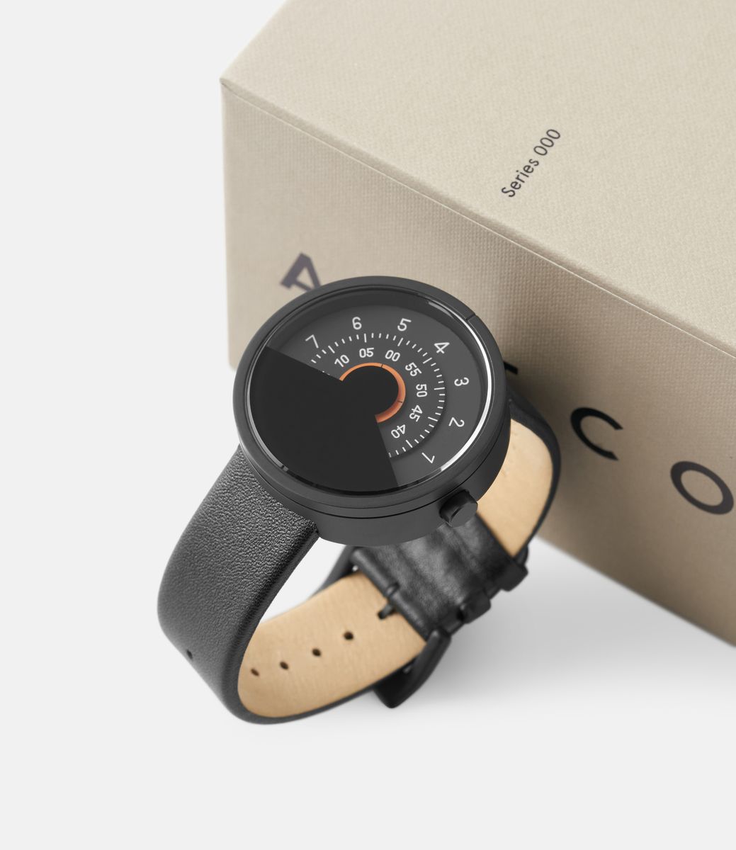 Anicorn Series 000 Black & Orange — часы с дисковым циферблатом