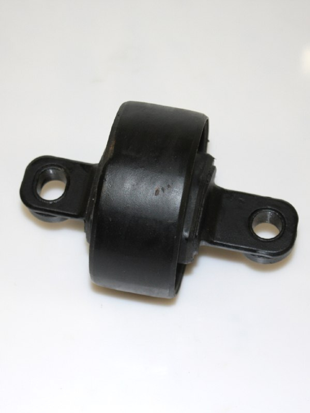 Сайлентблок заднего правого продол. рычага 552753W000 ix35