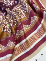 Купон шелковый Christian Dior бежево-малиновый с дизайнерским принтом