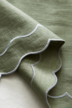 ZARA HOME ЛЬНЯНАЯ САЛФЕТКА С ВОЛНИСТЫМИ КРАЯМИ, ЗЕЛЕНЫЙ