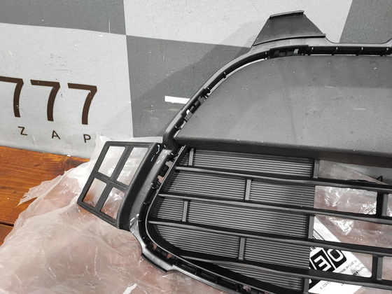 Решетка переднего бампера Kia Rio 4 17-20 Новая 86561H0000
