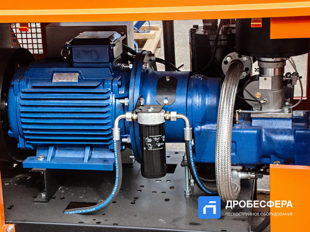 Винтовой компрессор ЗИФ-СВЭ-5,2/0,7 в кожухе