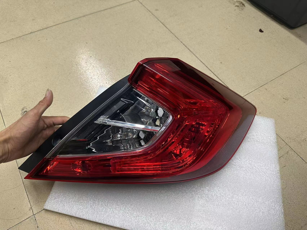 Задний правый фонарь для Honda Civic 2016-2021, оригинал,