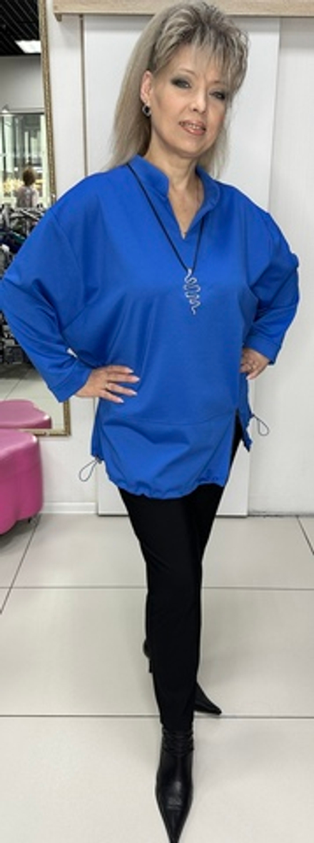 Красивый блузон-туника с воротником-стойка и подвеской