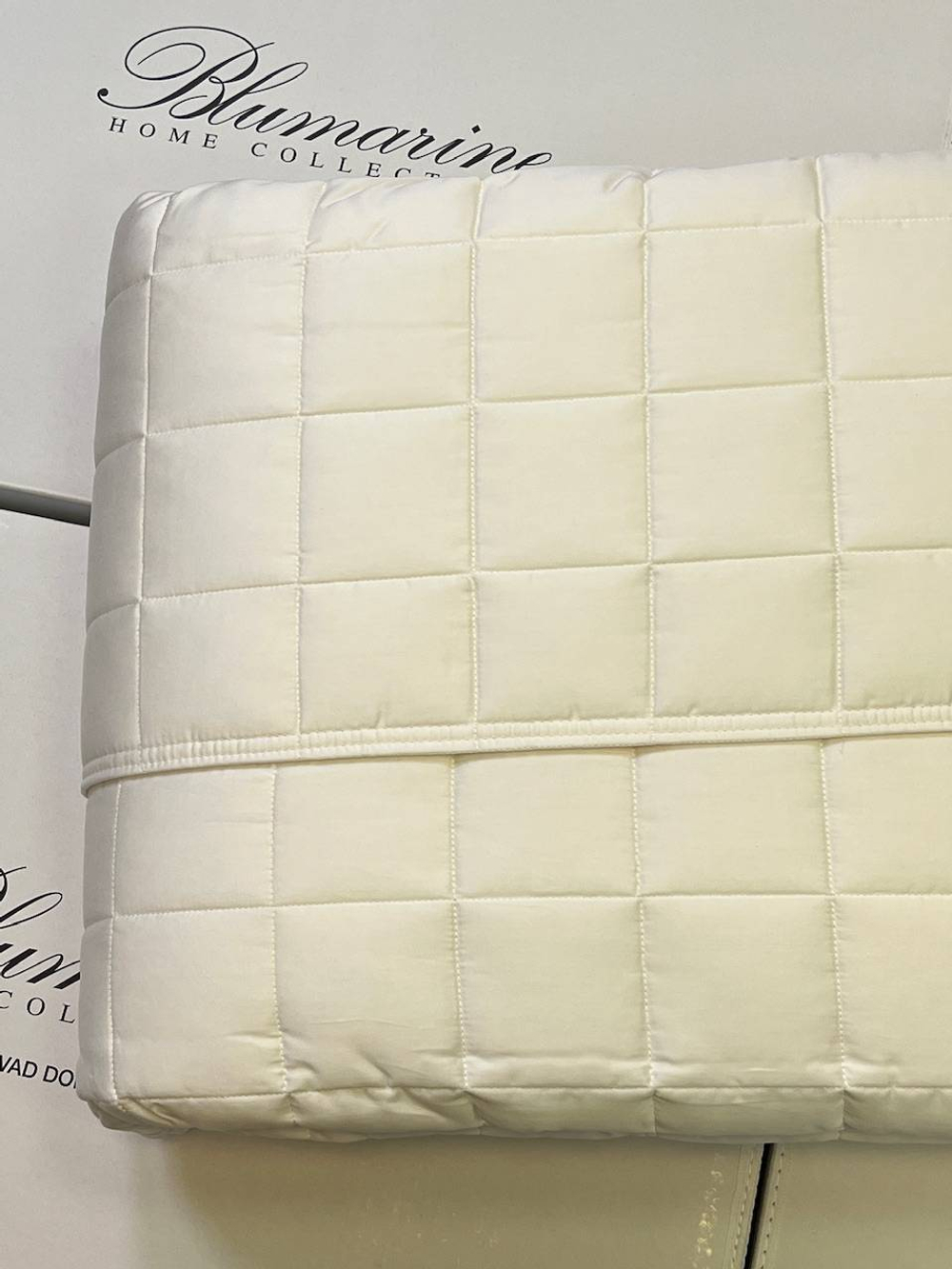 Покрывало 270х270 Dondi Botticelli Tortora молочно-белое