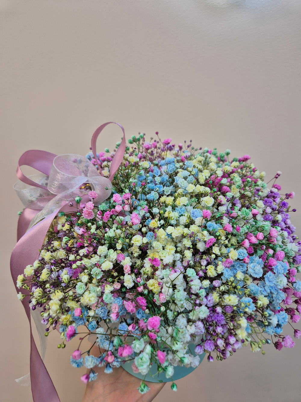 Гипсофила композиция в шляпной коробке