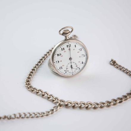 Серебряные карманные часы