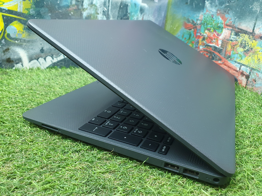 Ноутбук HP i5-11/16Gb/MX350 2Gb/FHD/15-dw3028ur 491K3EA
