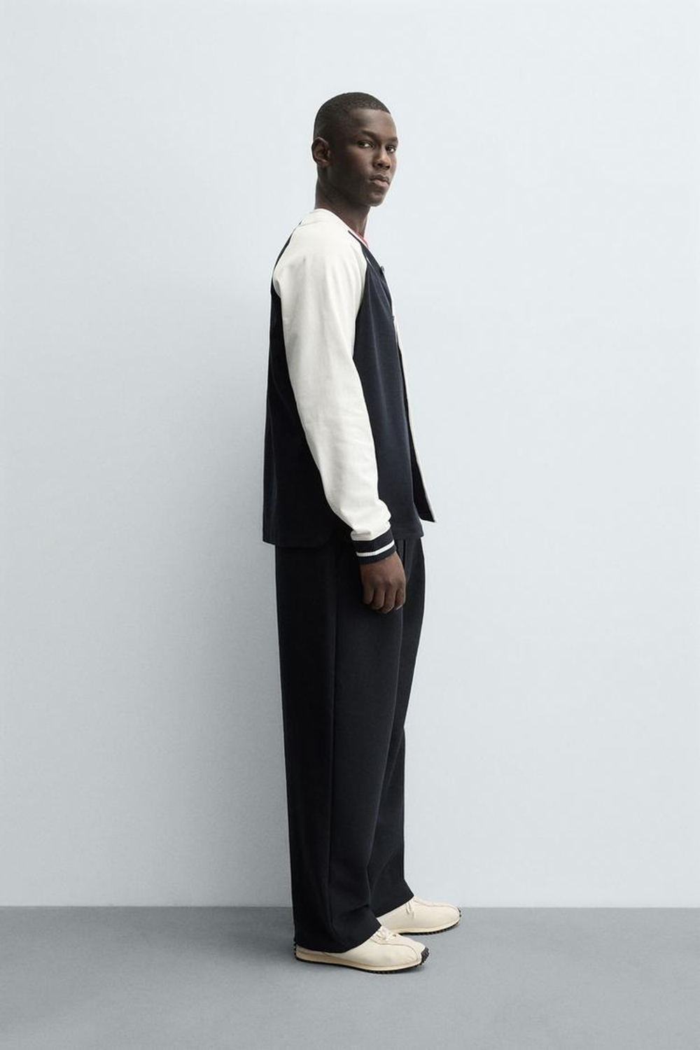 ZARA КУРТКА С ЦВЕТНЫМИ БЛОКАМИ, ЭКРЮ/ТЕМНО-СИНИЙ