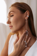 Кольцо с подвесной частью и россыпью фианитов