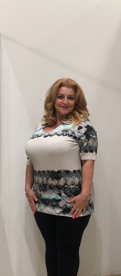 Нарядный блузон освежающей расцветки