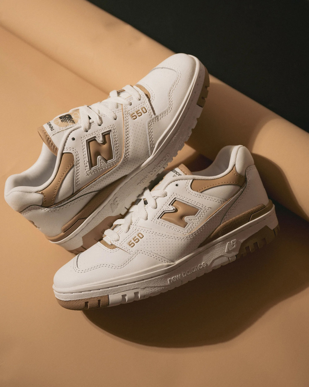 Кроссовки женские NEW BALANCE 550