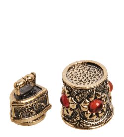 AM-2154 Наперсток «Ажурный с утюгом» (латунь, янтарь)