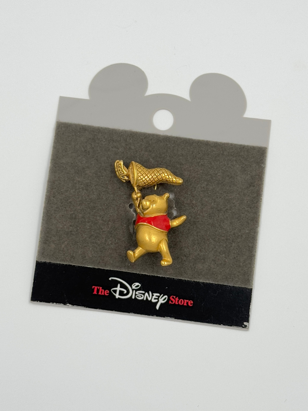 Брошь Винни Пух с сачком Winnie-the-Pooh, Disney