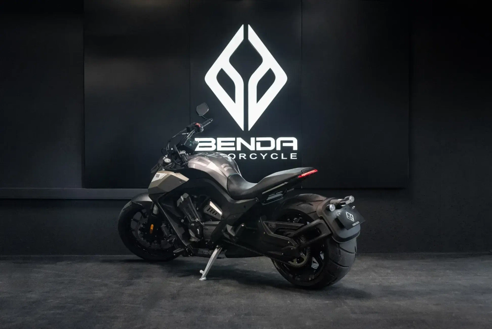 Benda LFC 700 black (2025)