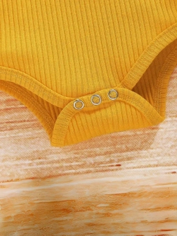 Летний костюм для девочки нарядный